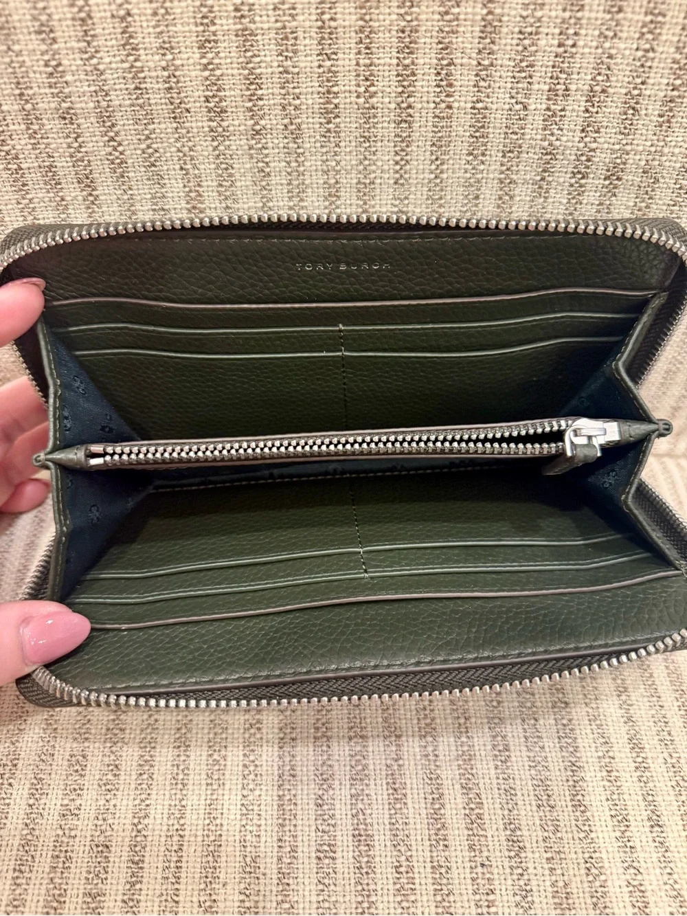 EUC Tory Burch Dark Green Pebbled Leather Crossbody Bag with Matching Wallet - Picture 13 of 16